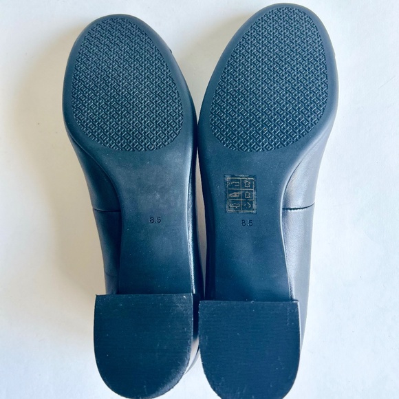 Tory Burch Black Genuine Leather Cap Toe Classic Pumps size 8.5 - Picture 9 of 15